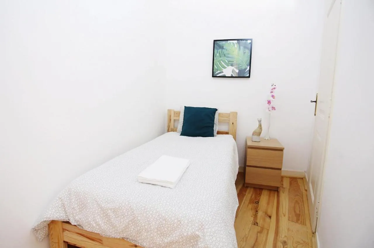 Lisbon Anjos Family Apartment 0*,